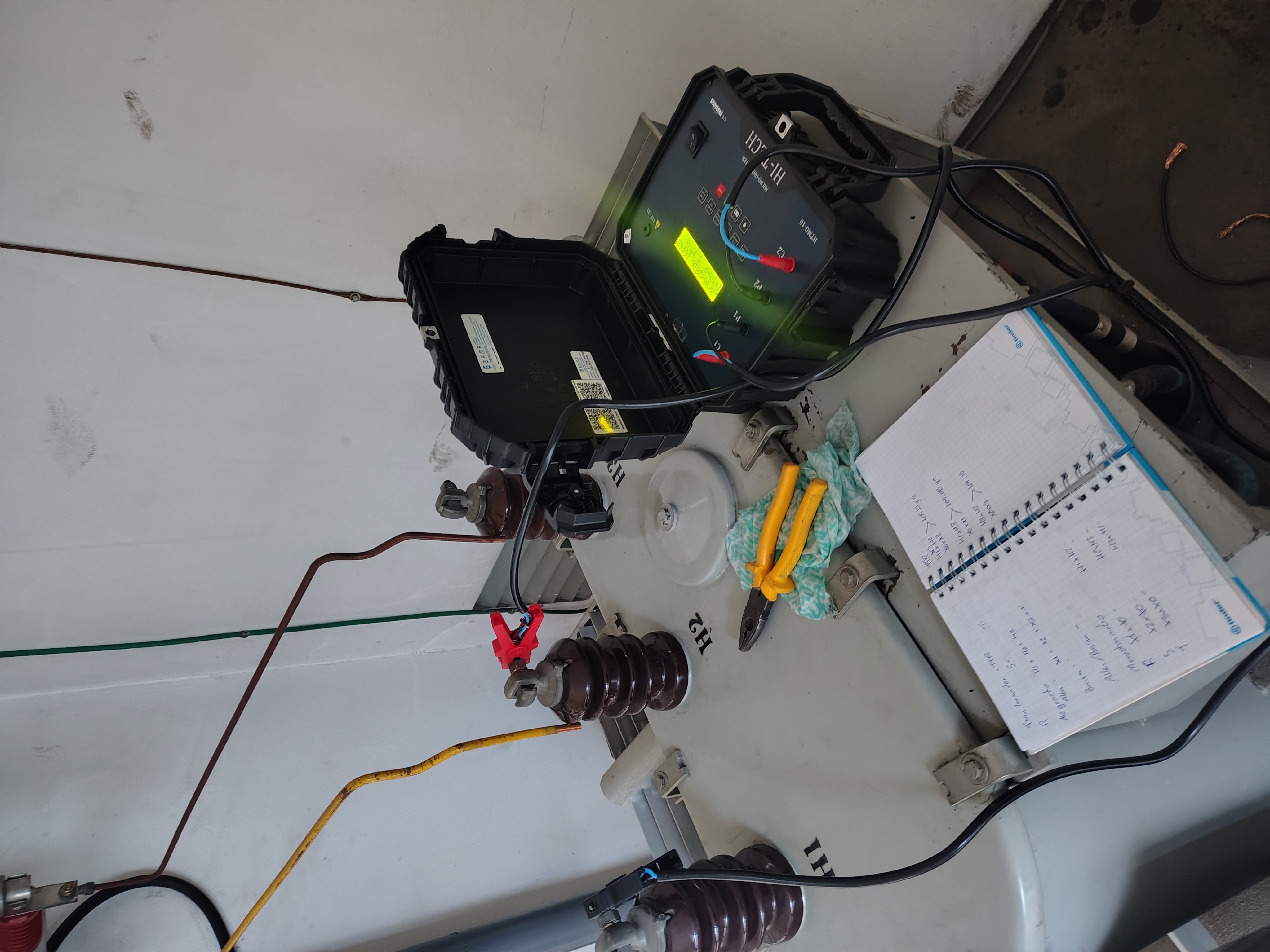 Manutenção ou ensaio em cabine primária